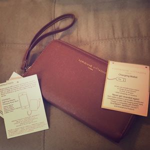 NWT Adrienne Vittadini Studio Charging Zip Wallet